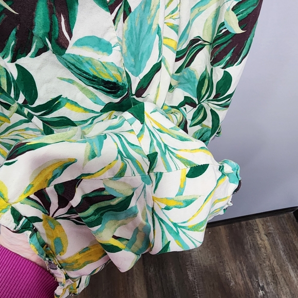 Torrid Challis Tie Front Ruffle Hem Painted Leaves Romper Size 2 - Picture 7 of 11